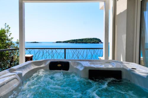 Amazing beach villa Becir stay - Molunat near Dubrovnik