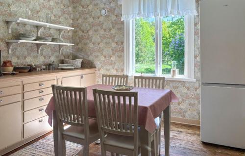 virtuve, 4 Bedroom Gorgeous Home In Vikbolandet in Arkosund