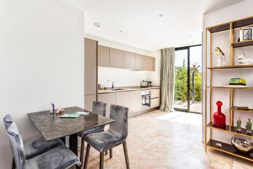 廚房, Azure Apartment in 拉克魯瓦瓦爾默