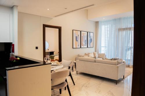 Downtown Suite l Elegant 1BR with Canal & City View l Central l Near Dubai Mall, Dubai (Foto 3)
