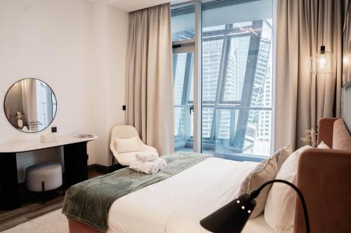 Downtown Suite l Elegant 1BR with Canal & City View l Central l Near Dubai Mall, Dubai (Foto 8)