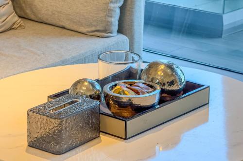 Downtown Suite l Elegant 1BR with Canal & City View l Central l Near Dubai Mall, Dubai (Foto 10)