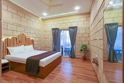 Breeze Resort Panhala , Swimming Pool, Just 5 Minutes From Panhala! in Panhala
