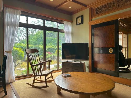 Twin Room with View image 2