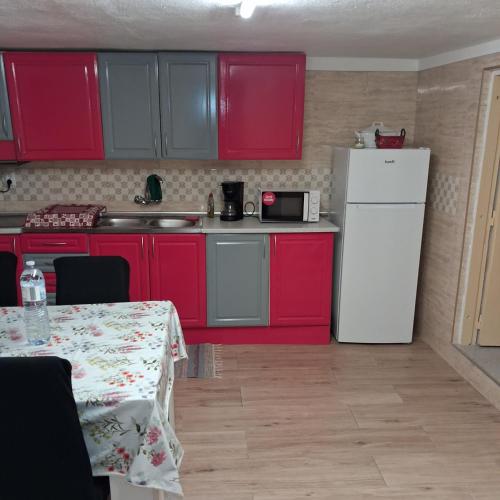 Ēdiens un dzērieni, Cantinho da Familia in Avis