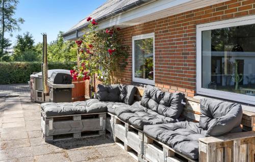 Viesnīcas āriene, 4 Bedroom Amazing Home In Ørsted in Udbyhoj