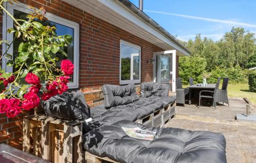 Viesnīcas āriene, 4 Bedroom Amazing Home In Ørsted in Udbyhoj