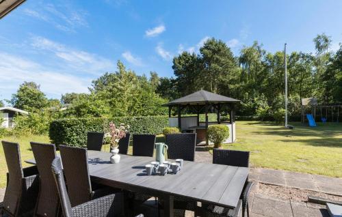 Viesnīcas āriene, 4 Bedroom Amazing Home In Ørsted in Udbyhoj