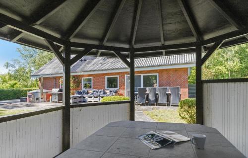 Viesnīcas āriene, 4 Bedroom Amazing Home In Ørsted in Udbyhoj
