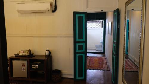 First Floor Suite image 8