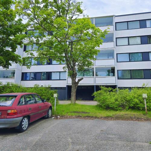 Cozy 2-Bedroom Apartment- 300m to Metro & Shops in Kurkimäki