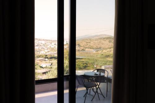 Deluxe Double Room with Side Sea View image 2