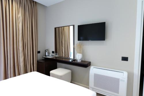 Double Room with Garden View image 4