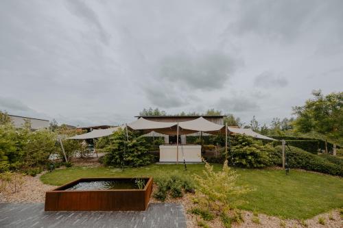Hangar C gastensuites in Heers