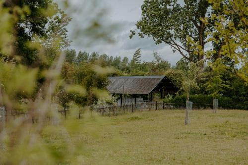 Hangar C gastensuites in Heers