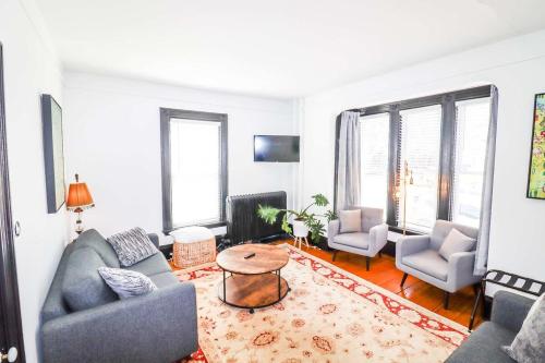 Centrally located East End & off-street parking image