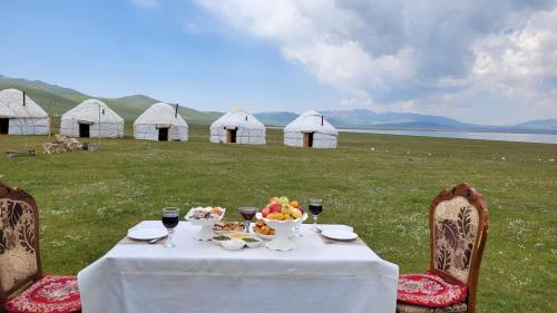 Zalkar Yurt Camp in Tuz