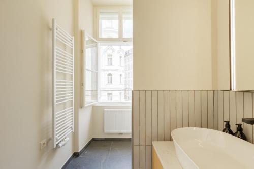 Apartment image 5