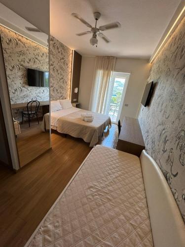 Triple Room image 6