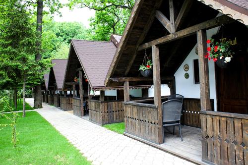 Cornul Vanatorului Bungalows - image 6