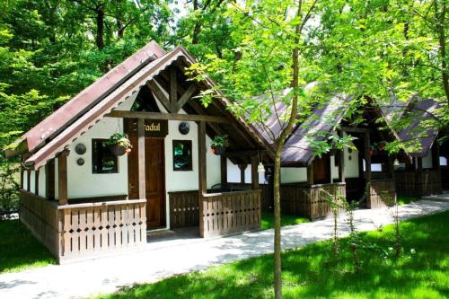 Cornul Vanatorului Bungalows - image 2