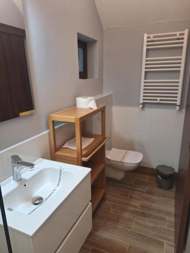 Cornul Vanatorului Bungalows - image 12