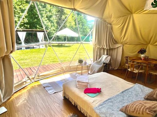 Glamping w sercu mazur z prywatną plażą