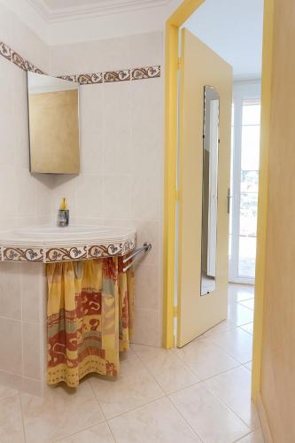 Bathroom, Chambre d'Hote Charme et nature Provence in Bagnols-en-Foret