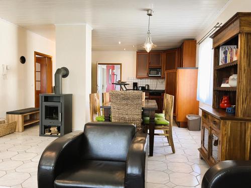 M9 Ferienwohnung mit Balkon am Waldrand im Ostseeland in Neubukow