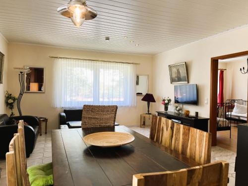 M9 Ferienwohnung mit Balkon am Waldrand im Ostseeland in Neubukow