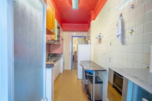 Big apart 140m2 5min walk to beach sea &Promenade 3 double rooms,big living room 42m2, 3 showers,9 beds, free parking, Nice (fotografie 9)