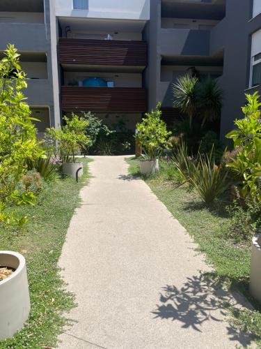 Exterior view, T2 avec terrasse, proche plages et centre de Montpellier near l'Aube Rouge