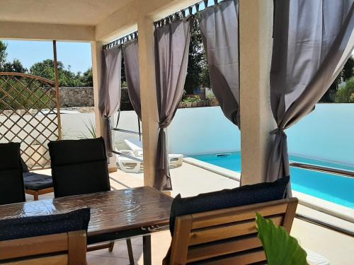 SEA YA - two apartments house with heated pool - 150m from beach, Zaglavice