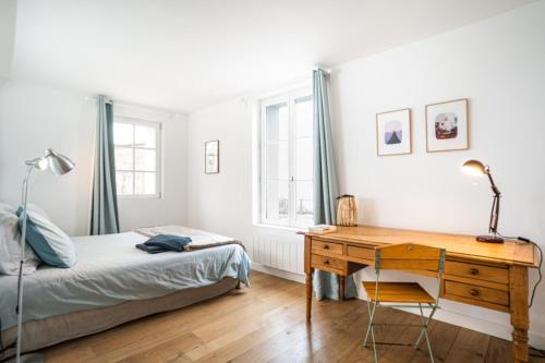 Chambre de standing à Montmartre, Parigi