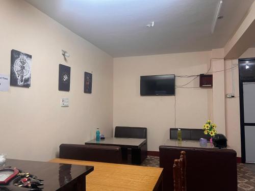 레스토랑, Hotel Atithi Devo Bhava in 자낙푸르