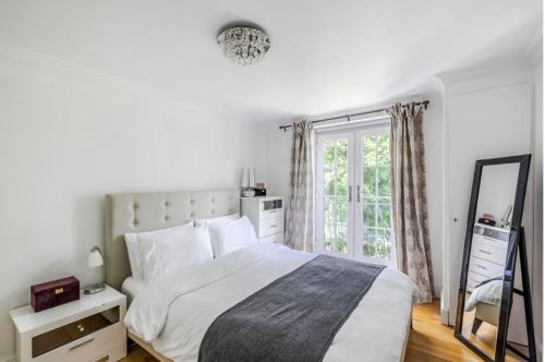 Stylish 2BR Chelsea Penthouse with Private Rooftop