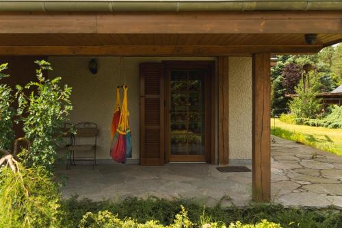 شرفة/ تراس, Willa Yezioro in Przybrodzin