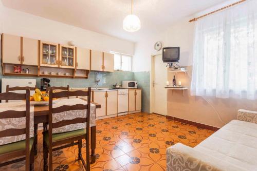 Apartment image 8