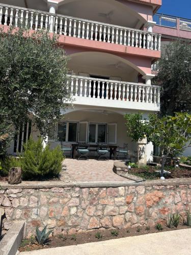 Erkély/terasz, Private Patio Przno Steps to Beach 2 Bedroom 2 Parkings BBQ Villa Olive in Przno