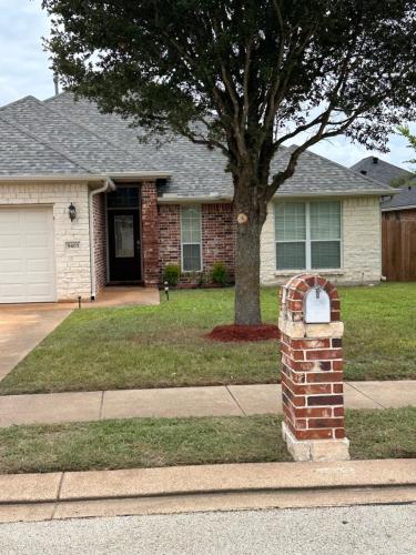Farmhouse Charm in College Station, USA