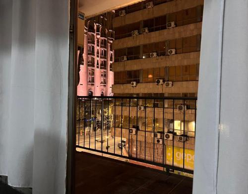 Centric Loc - Sleeps 5 - Balcony - High Speed WiFi - image 4