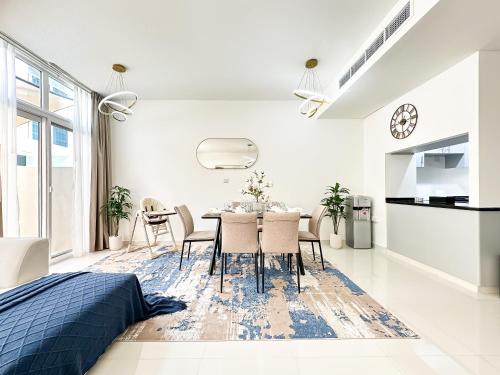 Stylish 3BR Retreat Bright Interiors Townhouse Comfort, Dubaj (zdjęcie 7)