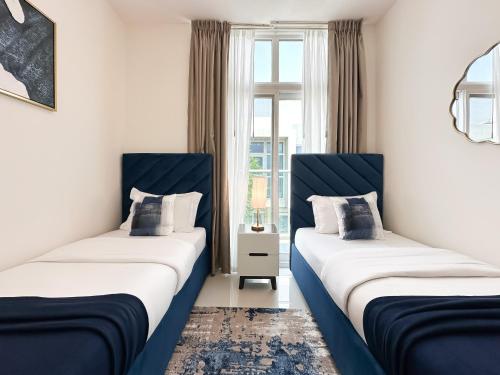 Stylish 3BR Retreat Bright Interiors Townhouse Comfort, Dubaj (zdjęcie 3)