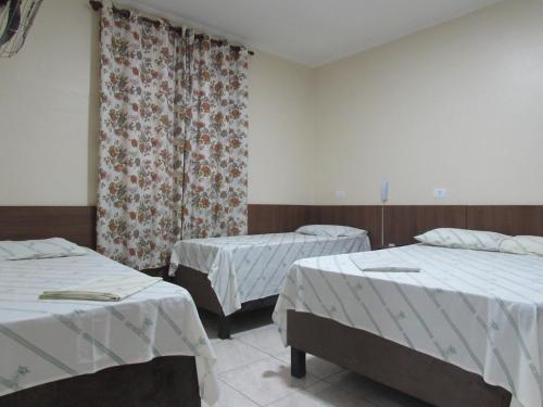Economy Quadruple Room image 2