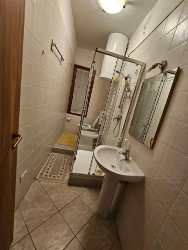 Double or Twin Room with Shared Bathroom image 2