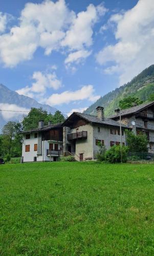 Honorinne's Haus - Maison Gran Praz - Caratteristica casa con Giardinetto in 伊西梅 