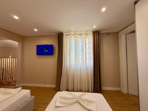 Three-Bedroom Apartment with Balcony image 10