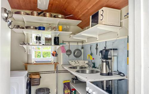 virtuve, 1 Bedroom Gorgeous Home In Romakloster in Hejde