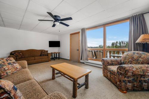 Lake Resort with Pontoon Rentals - Family Friendly in Traverse City, USA