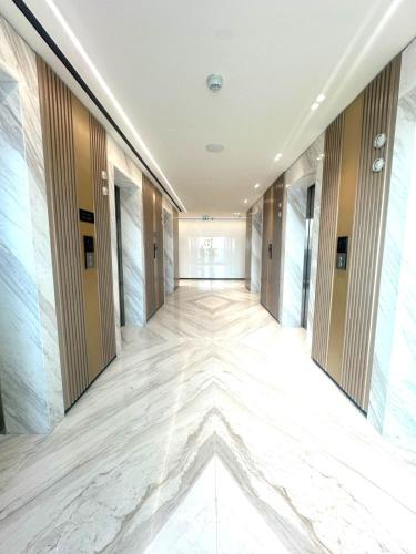 A Signature Living Experience Luxury One-Bedroom in Binghatti Emerald, JVC, Dubai, Dubai (foto 2)